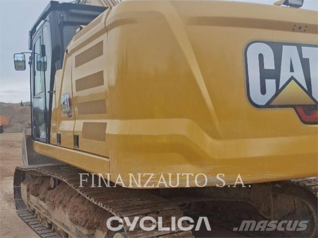 CAT 330 Roomikekskavaatorid