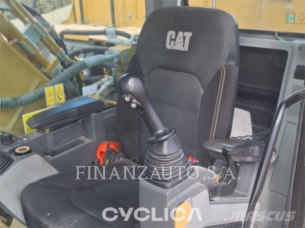 CAT 330 Roomikekskavaatorid