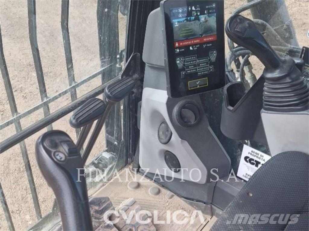 CAT 330 Roomikekskavaatorid