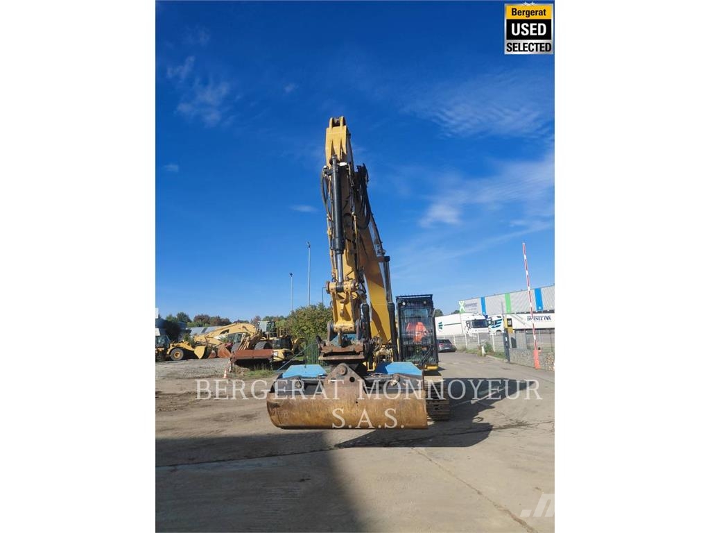 CAT 330 حفارات زحافة