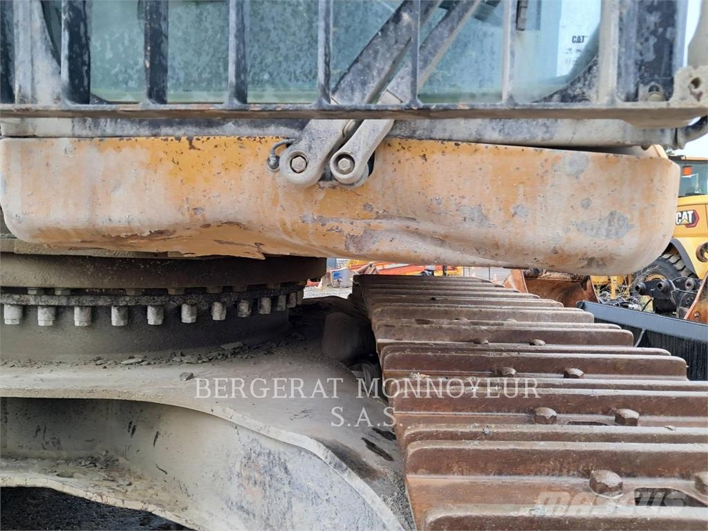 CAT 330 حفارات زحافة
