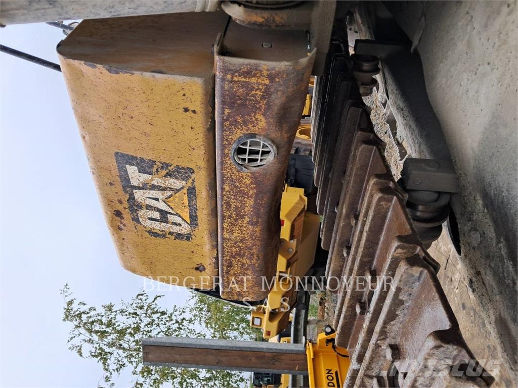 CAT 330 حفارات زحافة