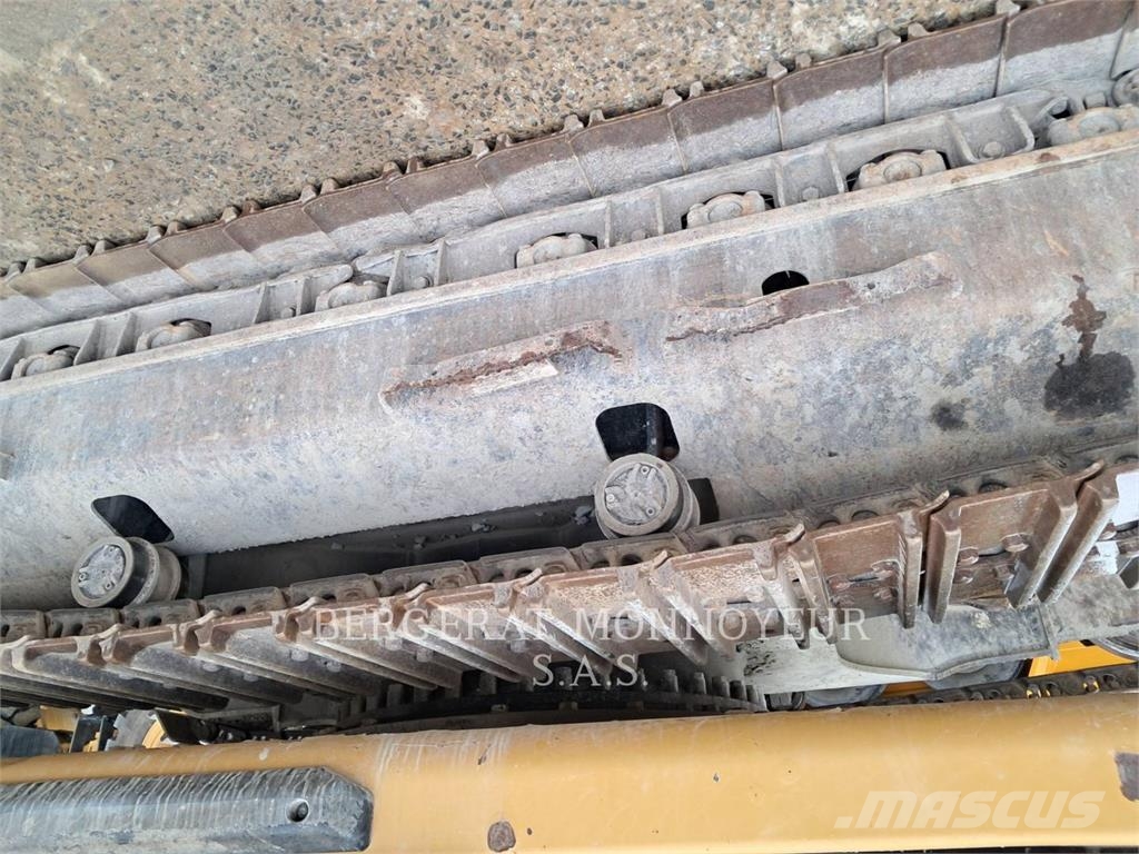 CAT 330 حفارات زحافة