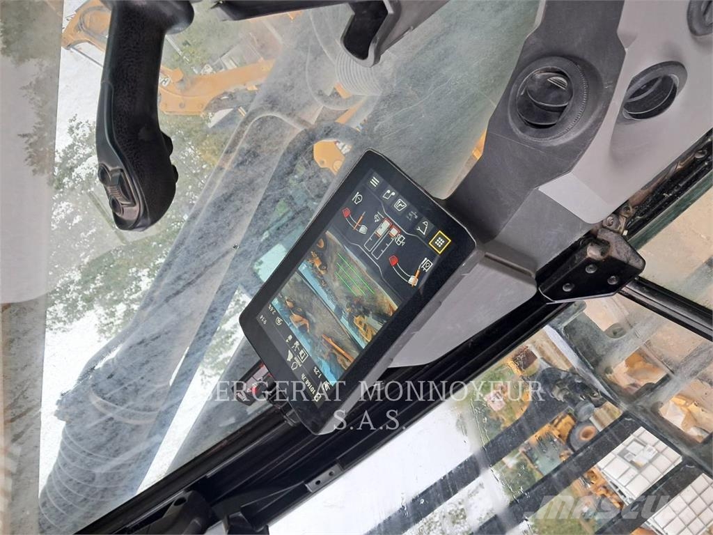 CAT 330 حفارات زحافة