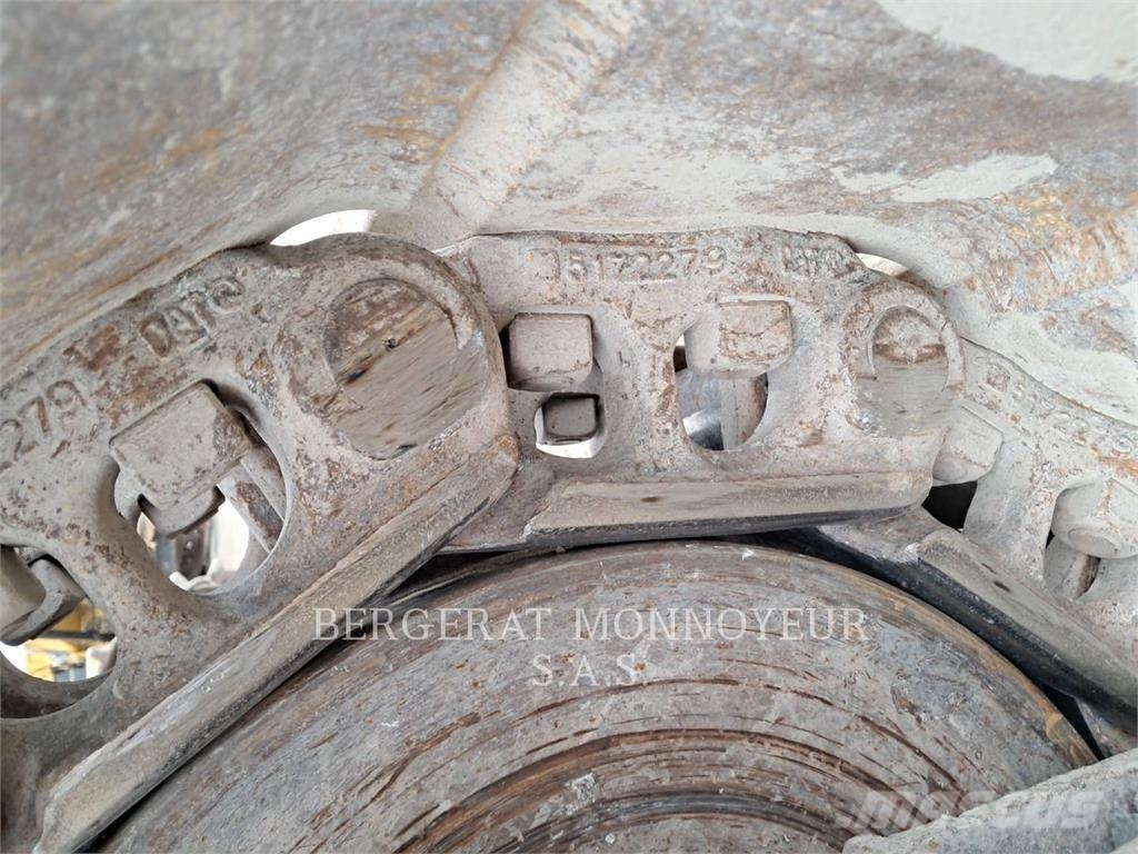 CAT 330 حفارات زحافة
