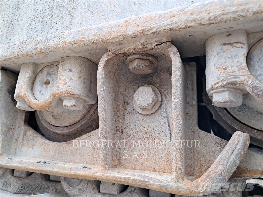 CAT 330 حفارات زحافة