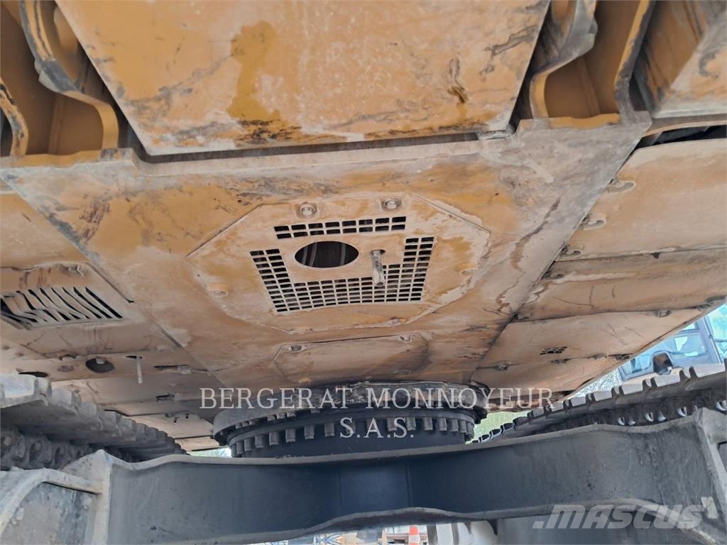 CAT 330 حفارات زحافة