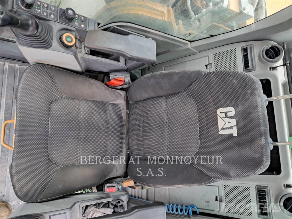 CAT 330 حفارات زحافة