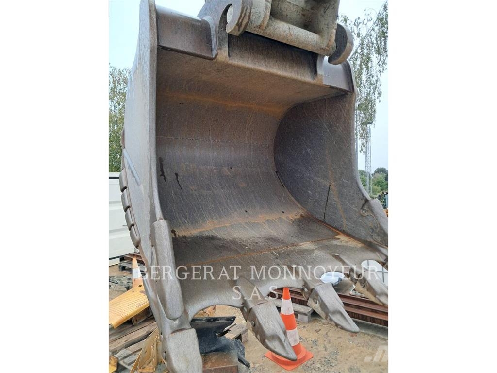 CAT 330 حفارات زحافة