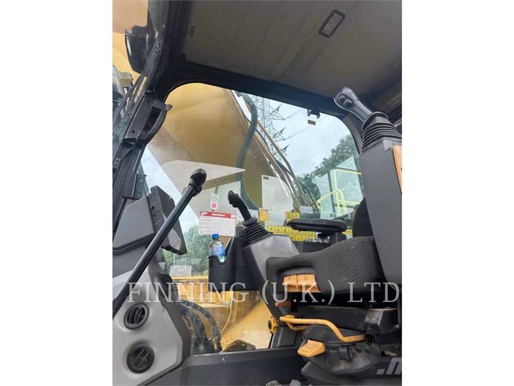CAT 330 2D Crawler excavators