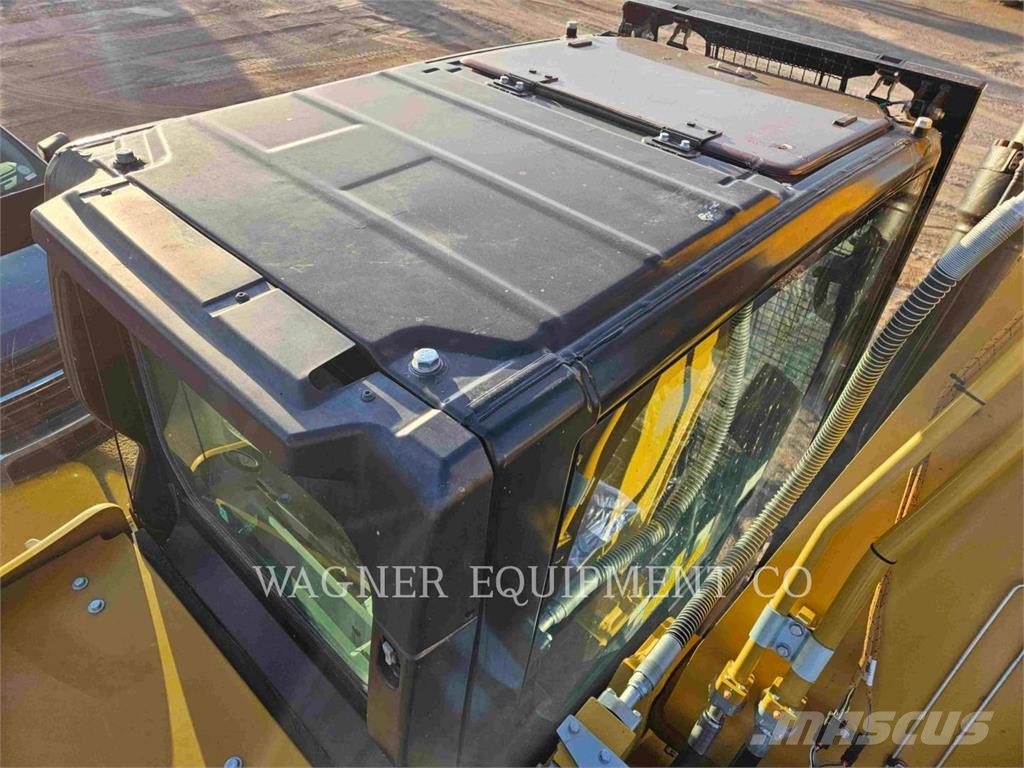 CAT 33007 حفارات زحافة