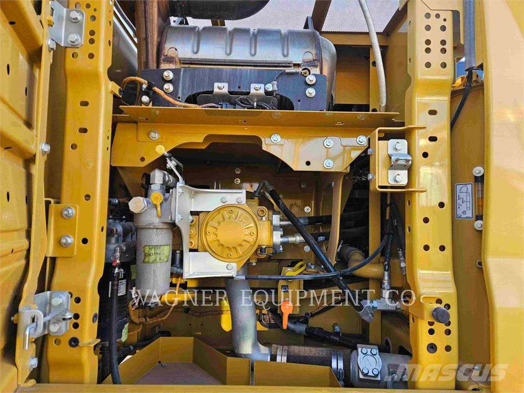 CAT 33007 حفارات زحافة