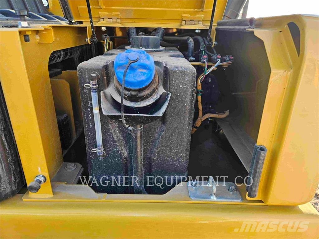CAT 33007 حفارات زحافة