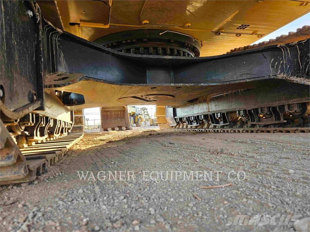 CAT 33007 حفارات زحافة