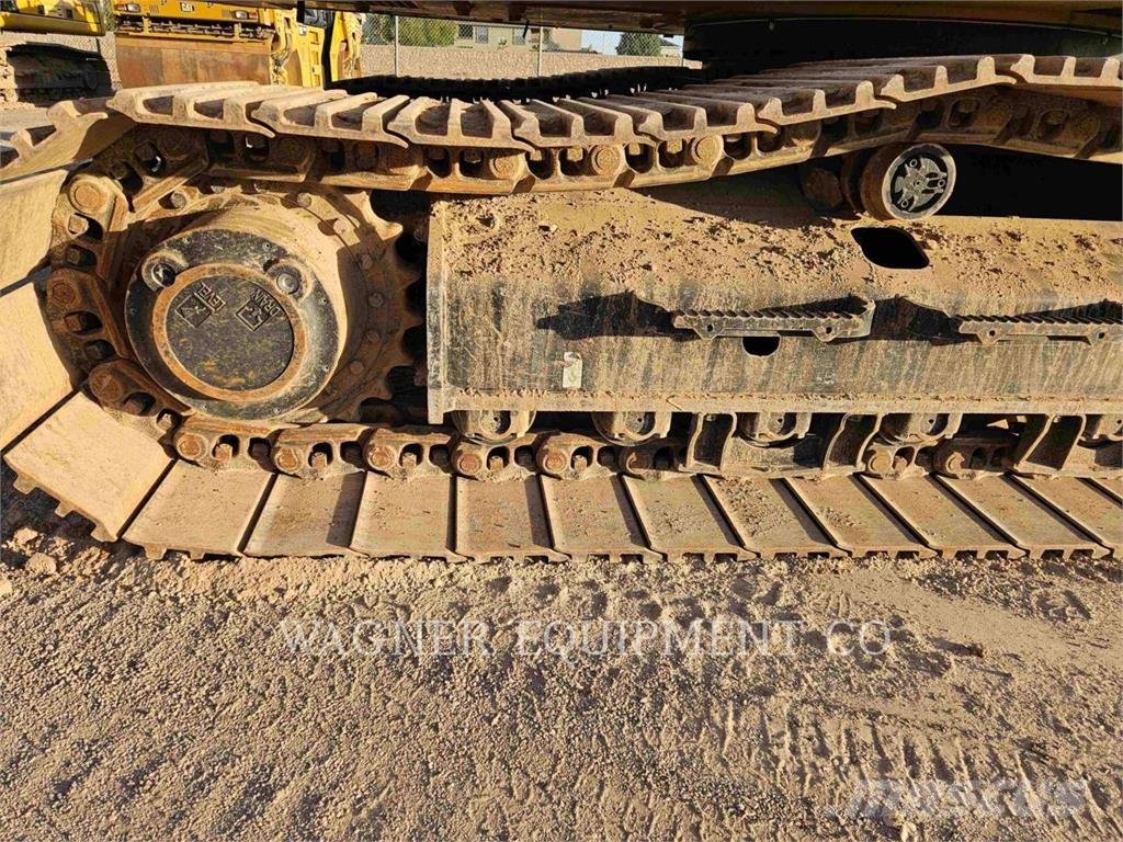 CAT 33007 حفارات زحافة