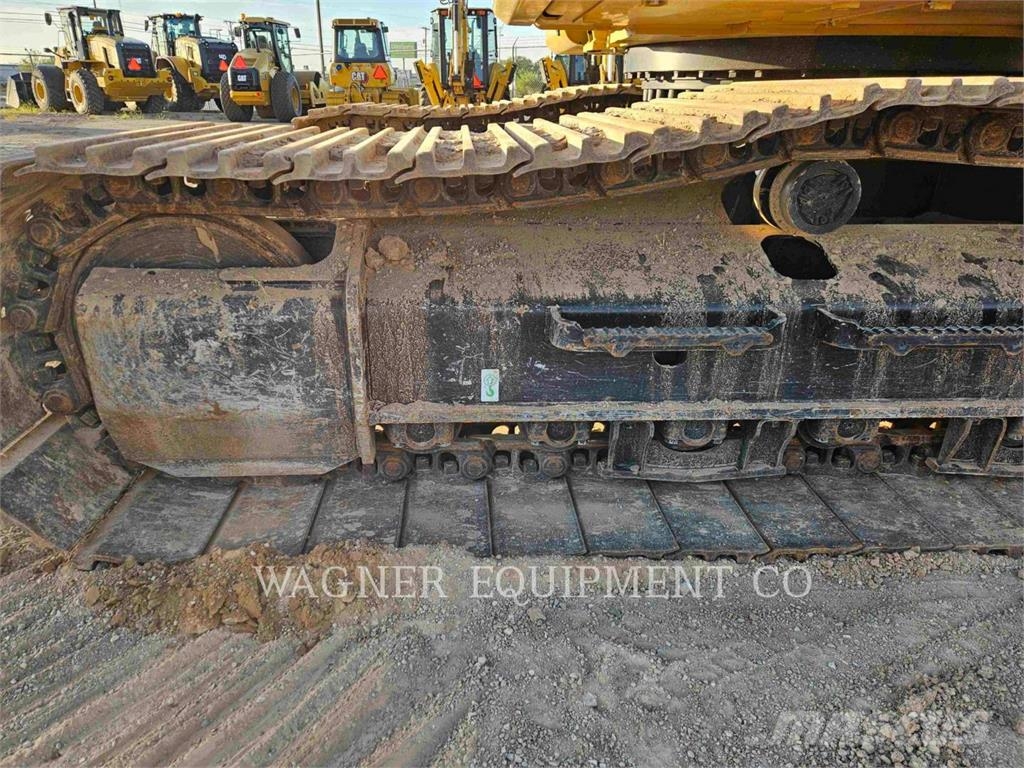 CAT 33007 حفارات زحافة