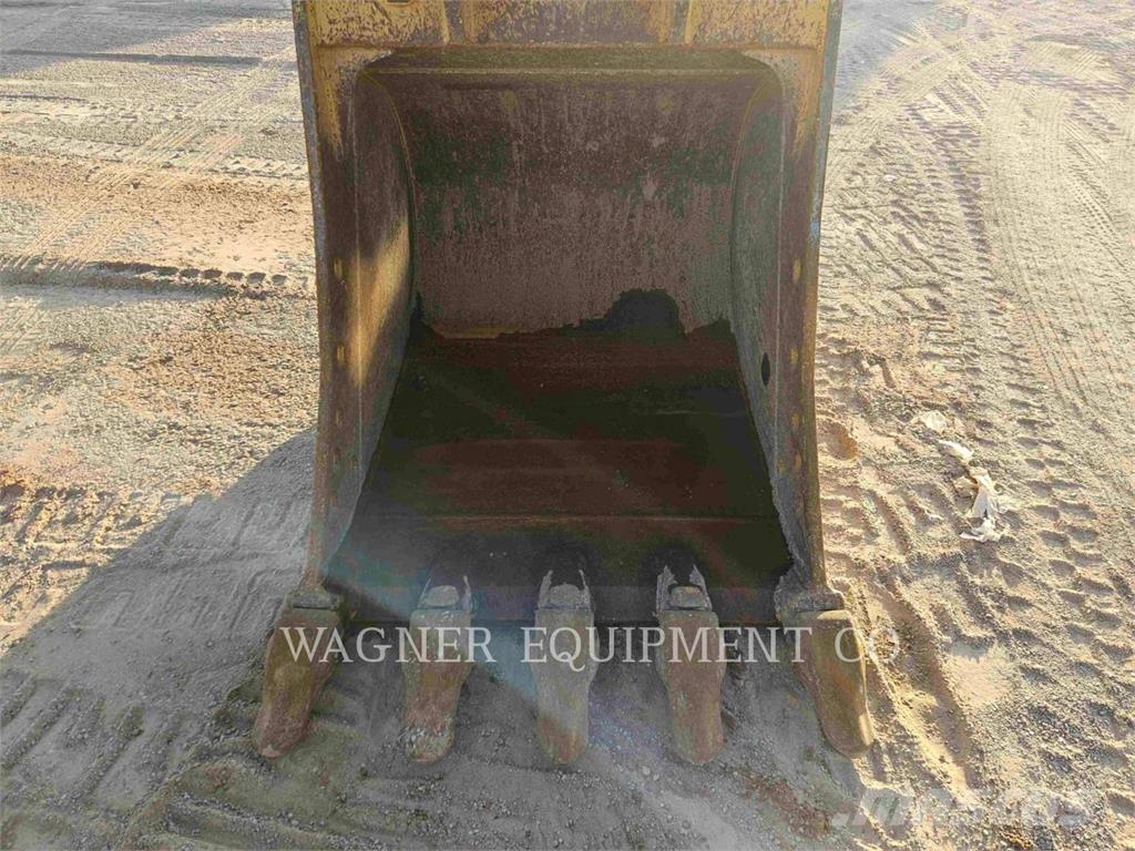 CAT 33007 حفارات زحافة