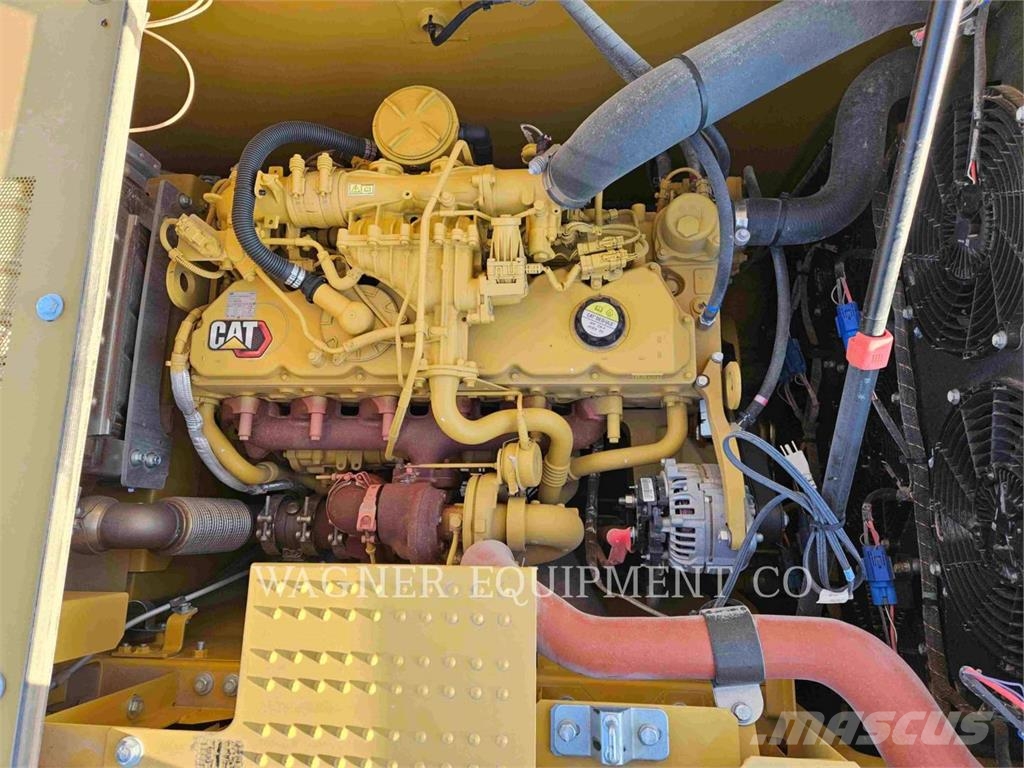 CAT 33007 حفارات زحافة