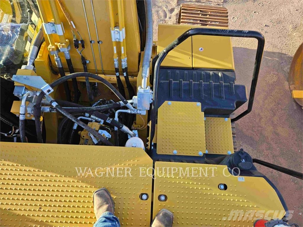 CAT 33007 حفارات زحافة