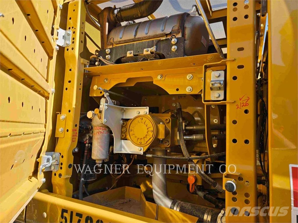 CAT 33007 حفارات زحافة