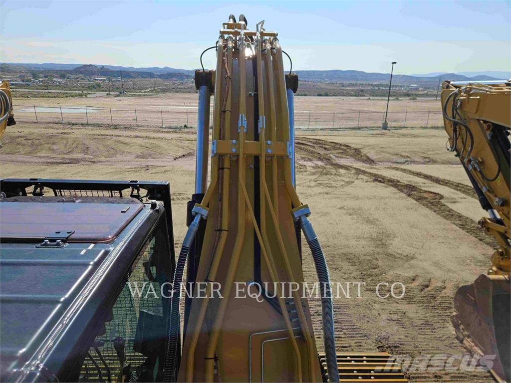 CAT 33007 حفارات زحافة