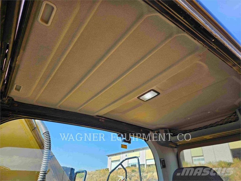 CAT 33007 حفارات زحافة