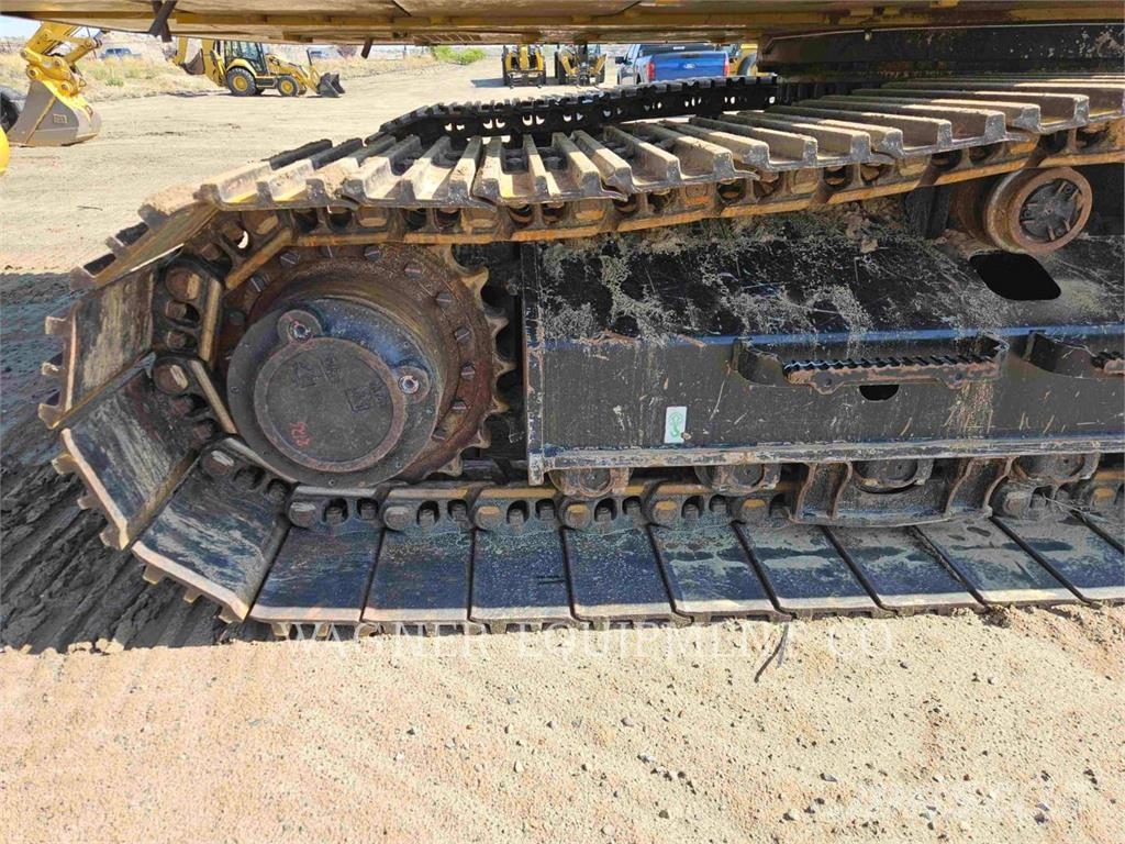 CAT 33007 حفارات زحافة