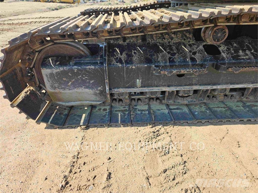 CAT 33007 حفارات زحافة