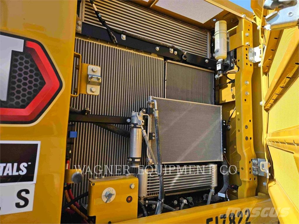 CAT 33007 حفارات زحافة