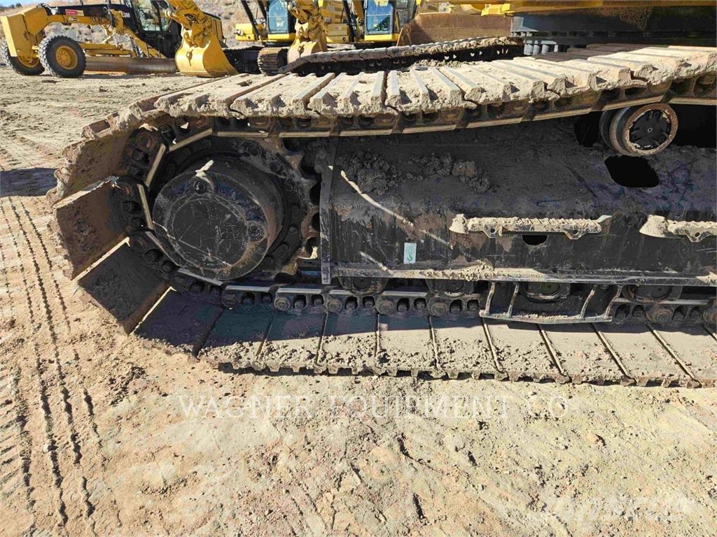CAT 33007 Raupenbagger
