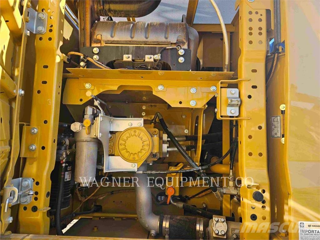 CAT 33007 Raupenbagger