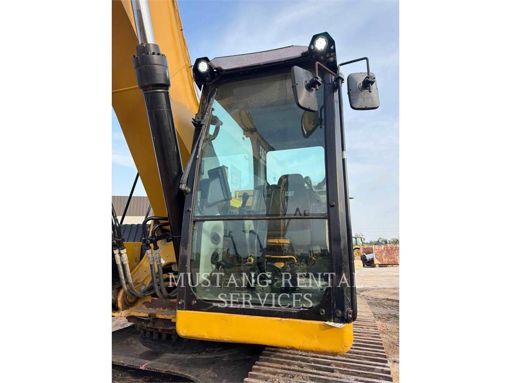 CAT 33007 Excavatoare pe șenile
