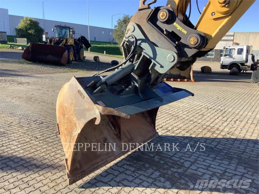 CAT 33007 Gravemaskiner på larvebånd