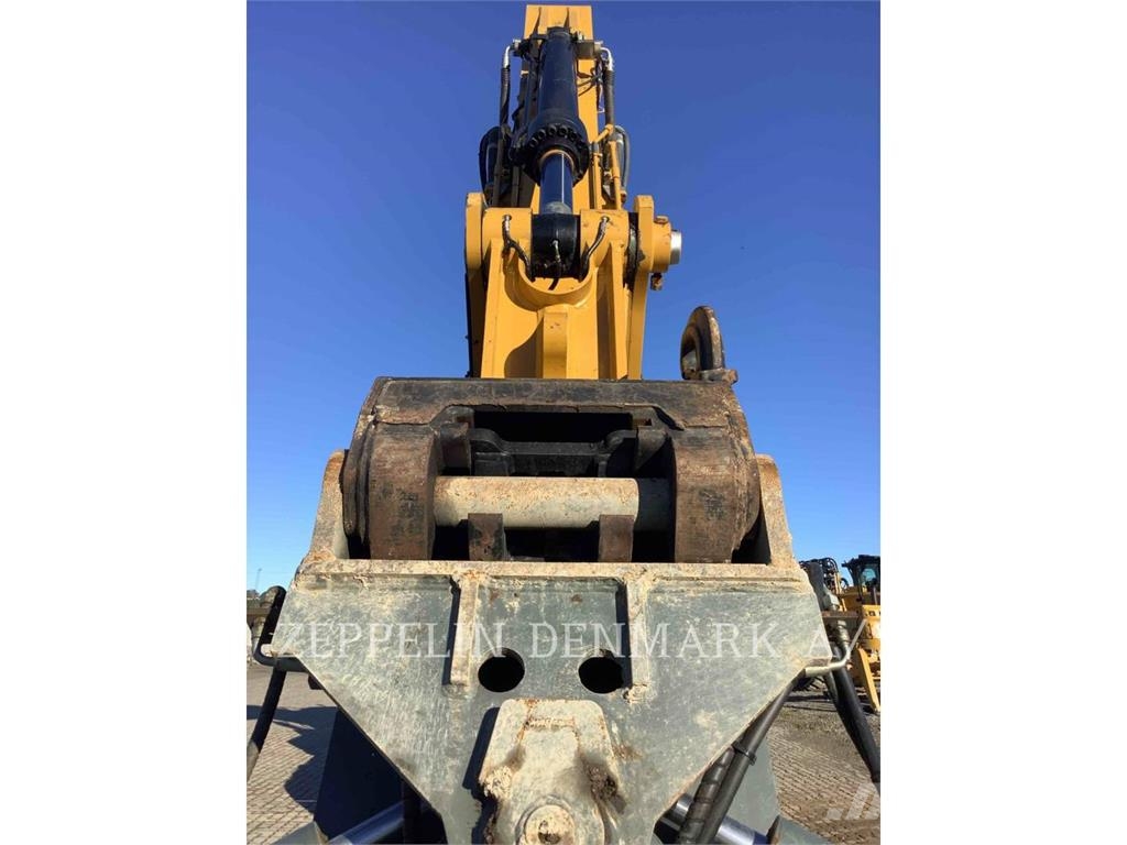 CAT 33007 Gravemaskiner på larvebånd