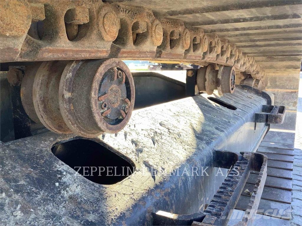 CAT 33007 Gravemaskiner på larvebånd