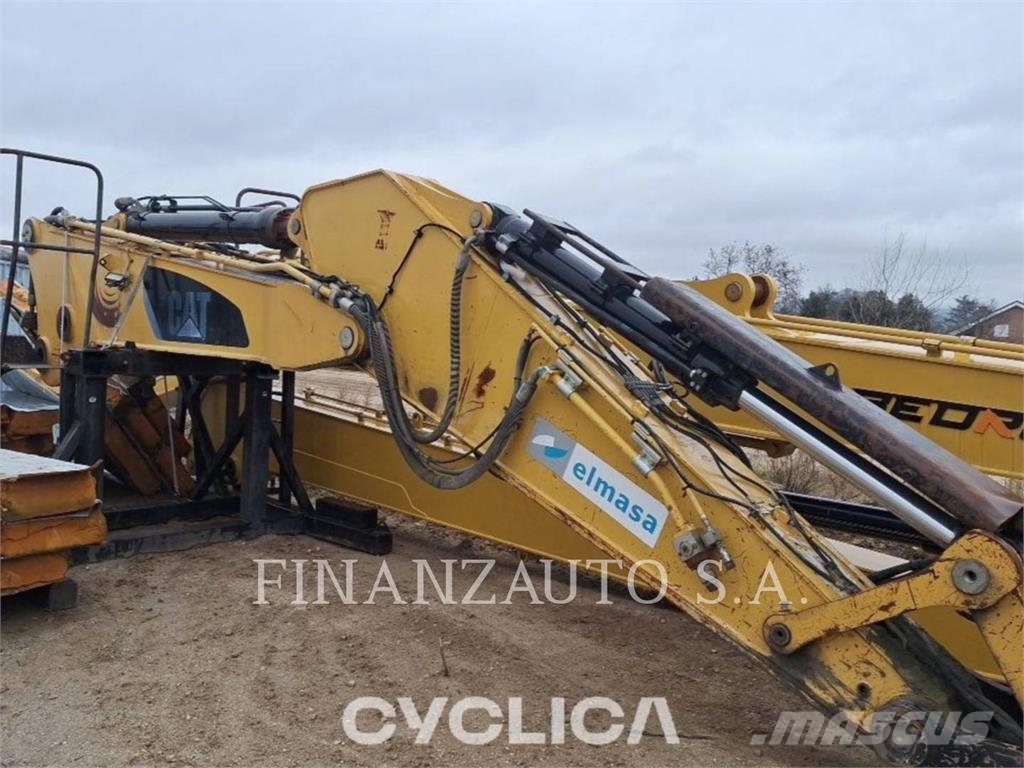 CAT 330DL Pásové rýpadlá