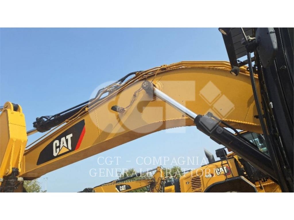 CAT 330F Paletli ekskavatörler