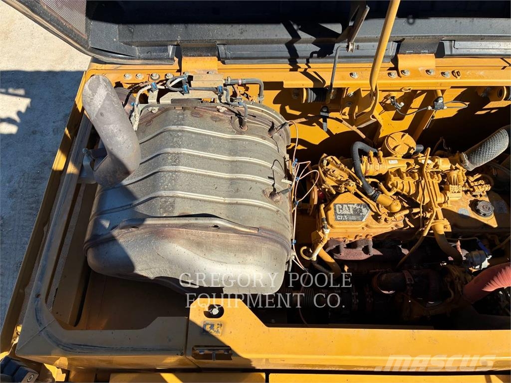 CAT 330FL Kāpurķēžu ekskavatori