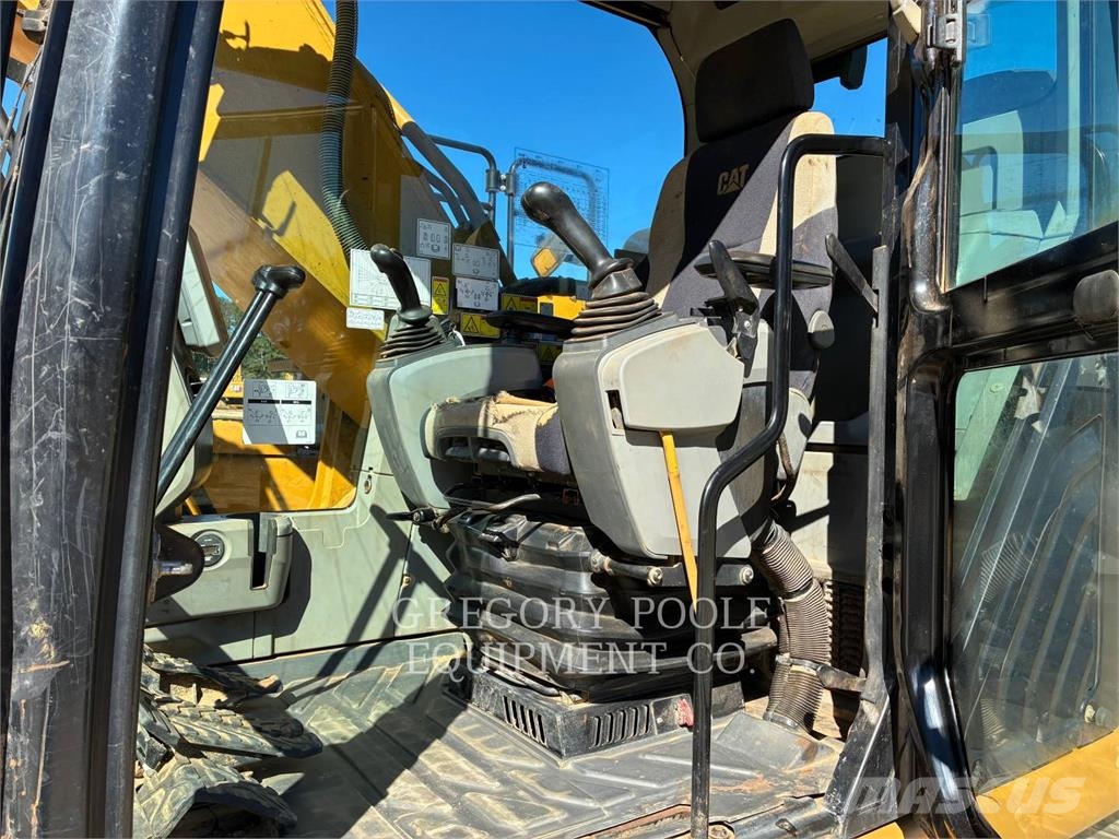 CAT 330FL Kāpurķēžu ekskavatori