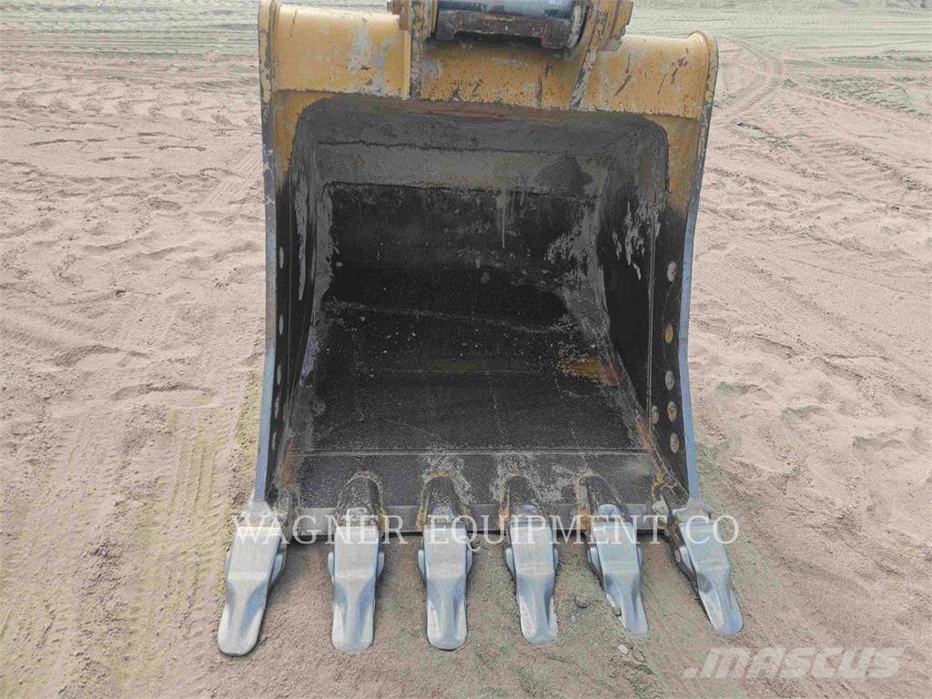 CAT 335 Gravemaskiner på larvebånd