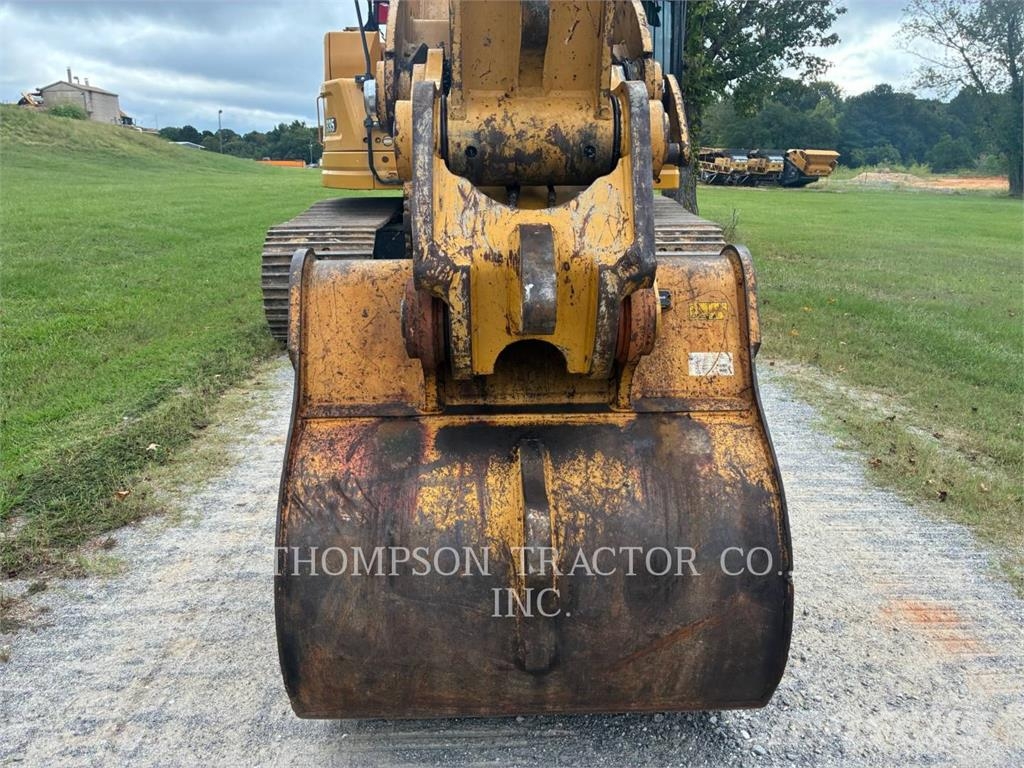 CAT 335 حفارات زحافة