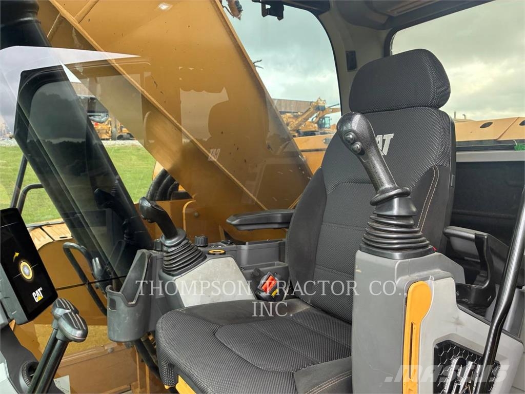 CAT 335 حفارات زحافة