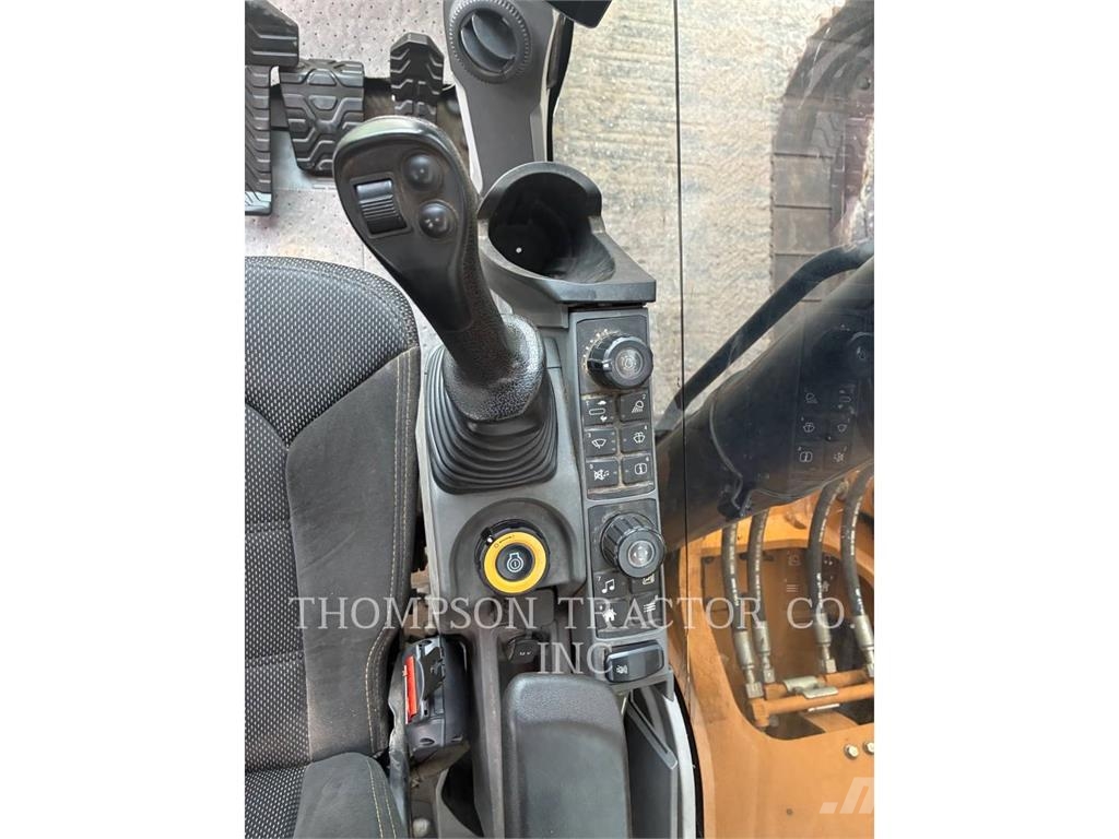 CAT 335 حفارات زحافة
