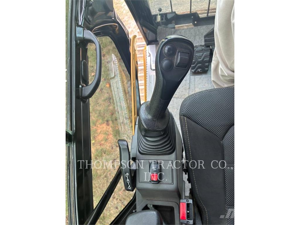 CAT 335 حفارات زحافة