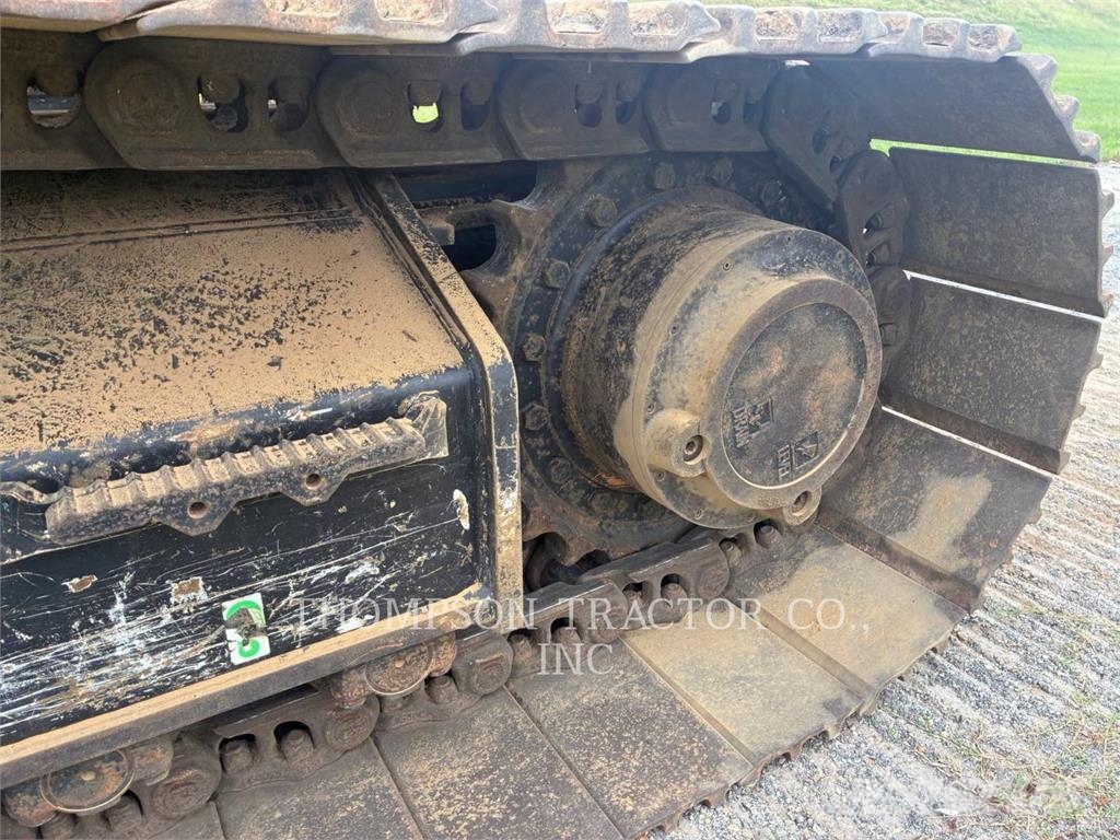 CAT 335 حفارات زحافة