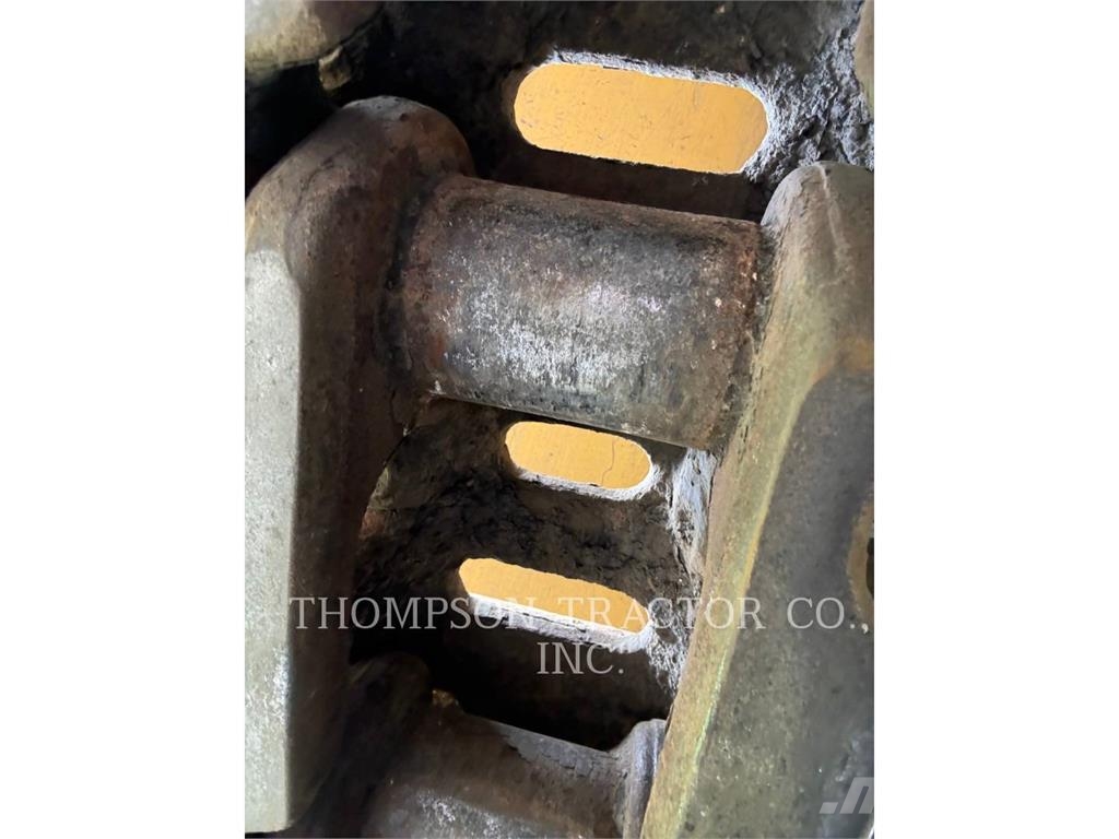 CAT 335 حفارات زحافة
