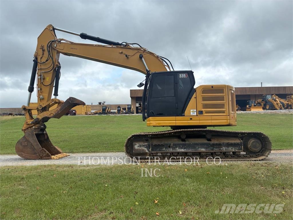 CAT 335 حفارات زحافة