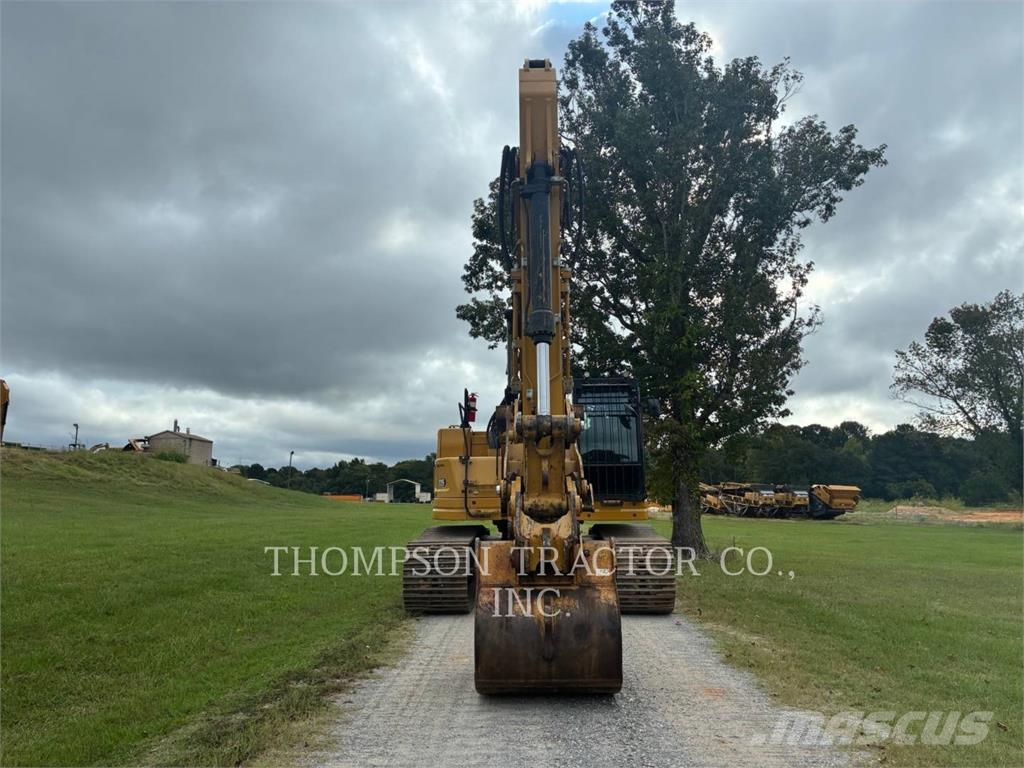 CAT 335 حفارات زحافة