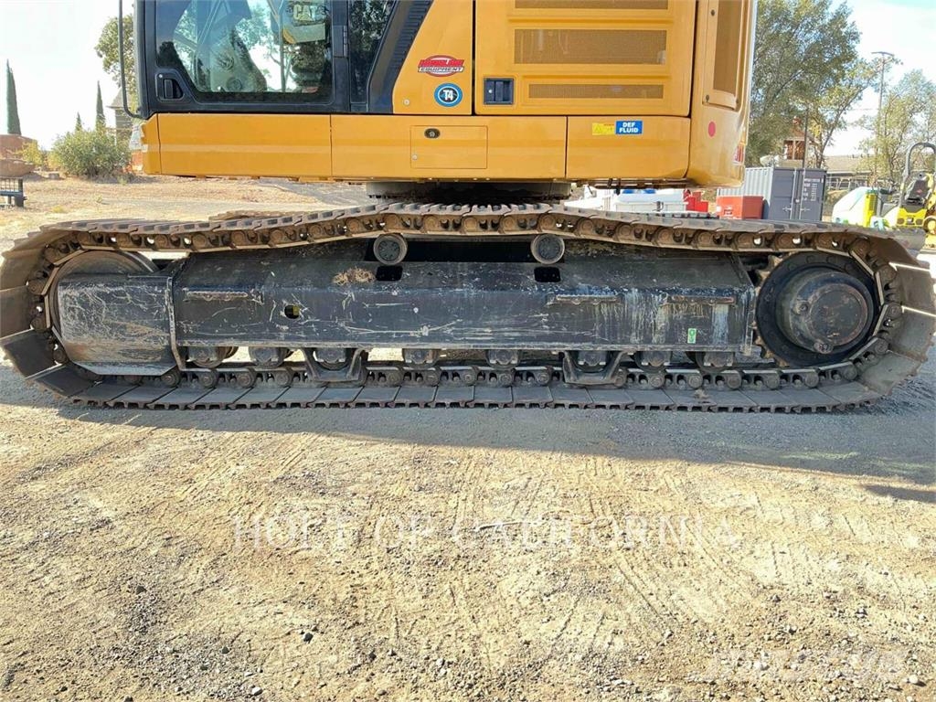 CAT 335 حفارات زحافة