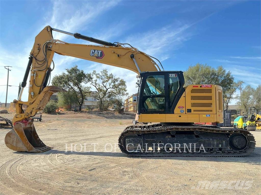CAT 335 حفارات زحافة